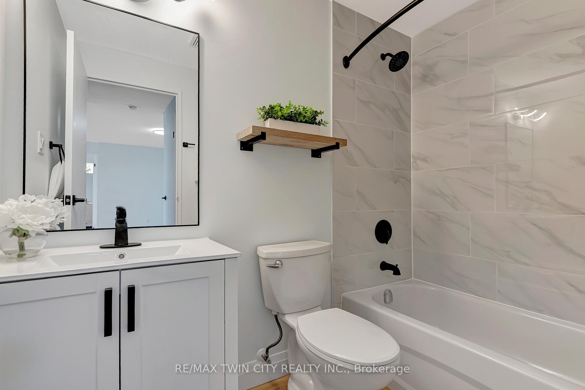 Photo 3 of Unit 909, 35 Green Valley Drive, Kitchener — HOMEH