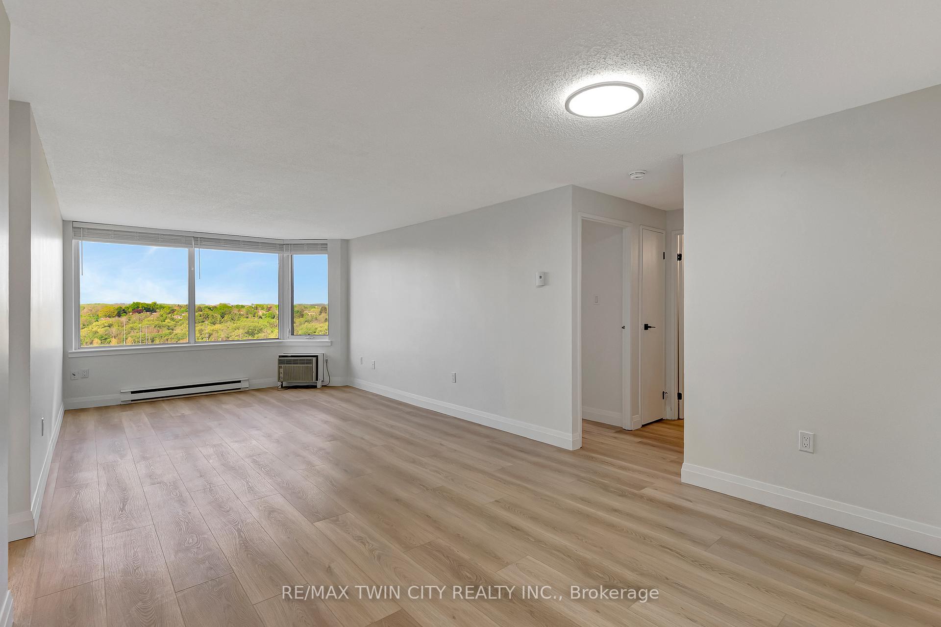 Photo 15 of Unit 909, 35 Green Valley Drive, Kitchener — HOMEH