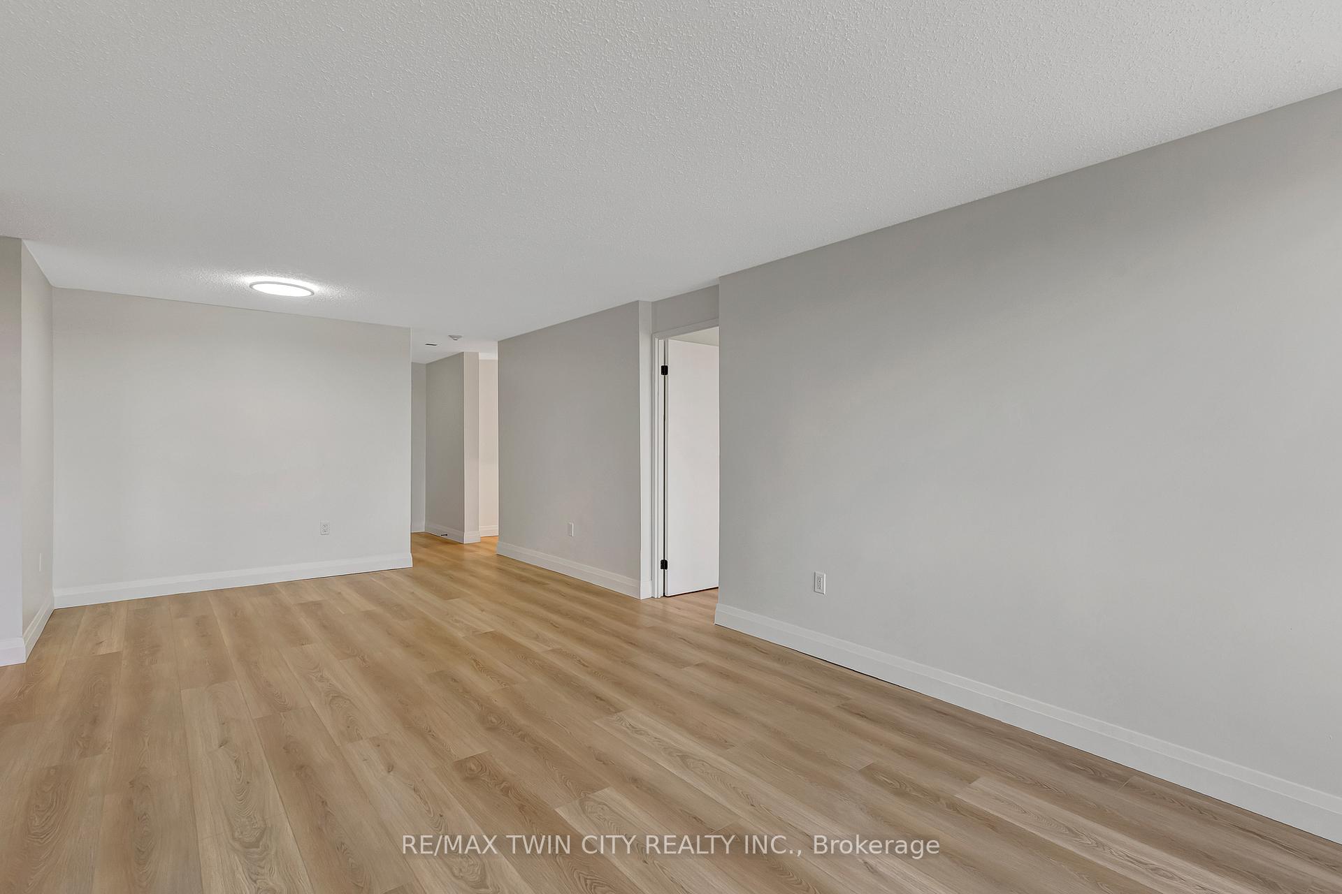 Photo 12 of Unit 909, 35 Green Valley Drive, Kitchener — HOMEH