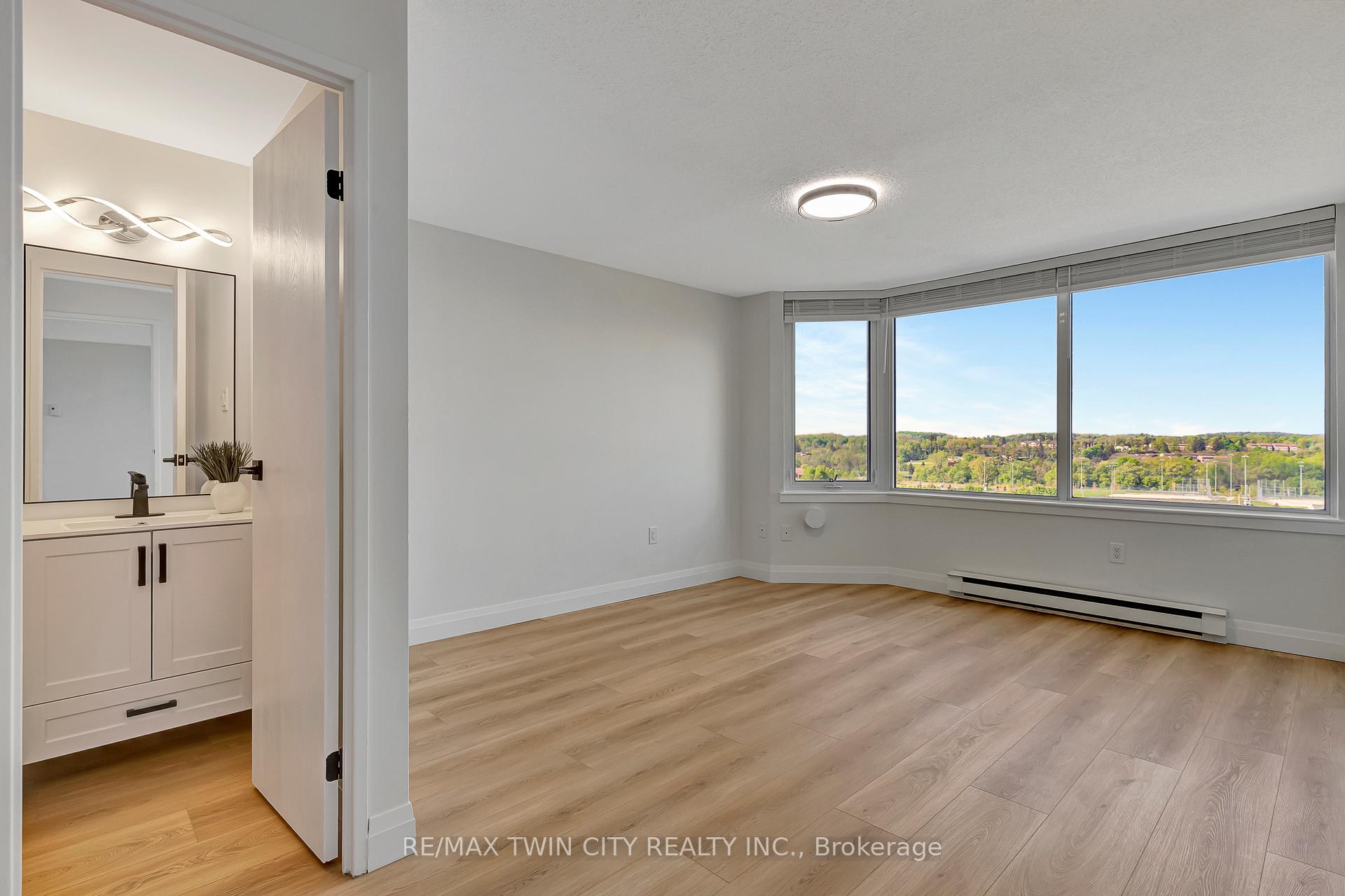 Photo 14 of Unit 909, 35 Green Valley Drive, Kitchener — HOMEH