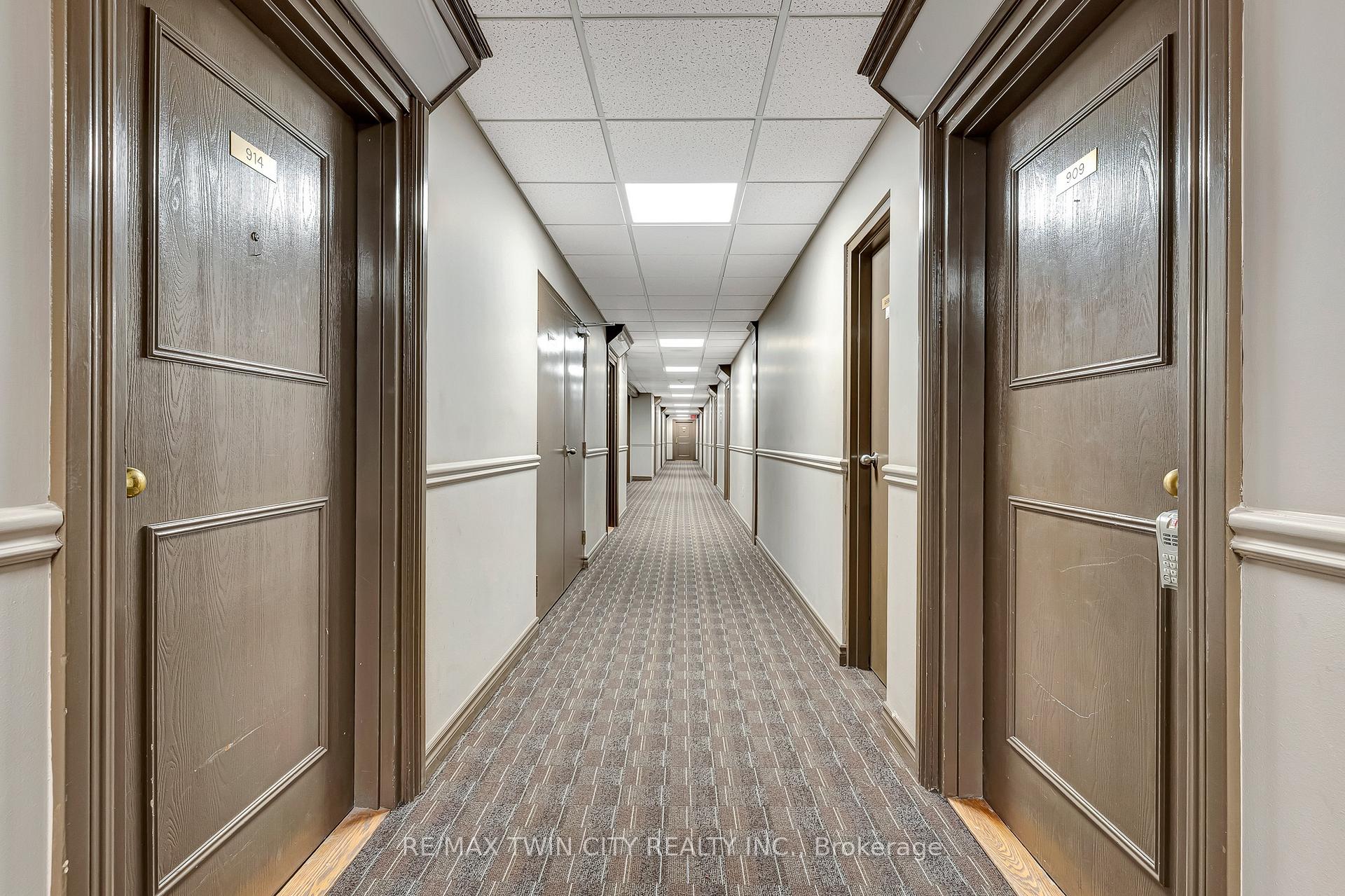 Photo 26 of Unit 909, 35 Green Valley Drive, Kitchener — HOMEH