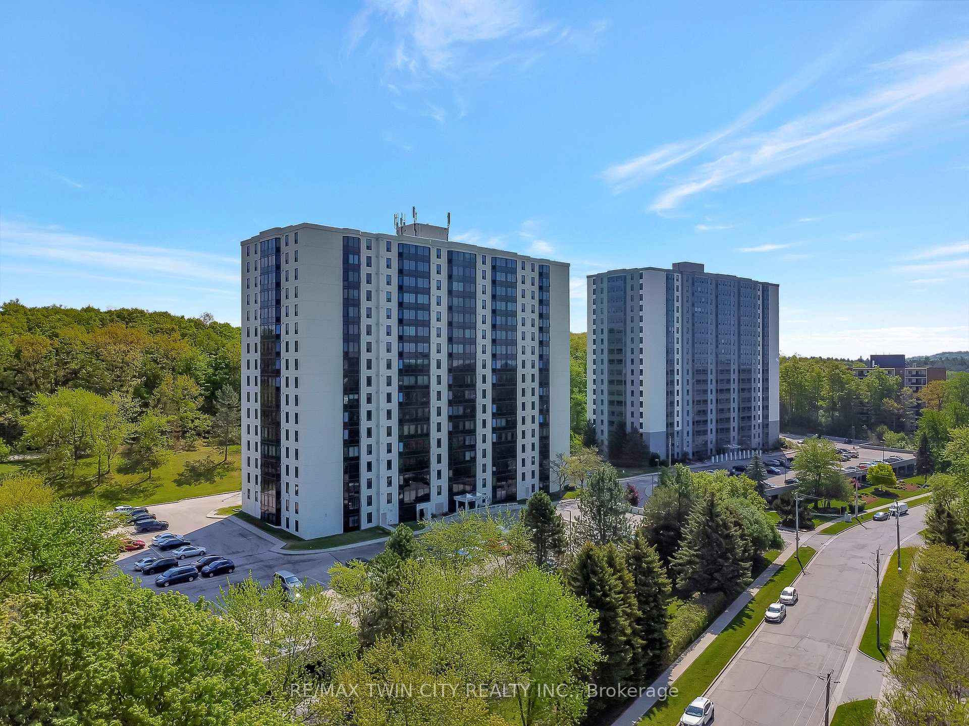 Photo 24 of Unit 909, 35 Green Valley Drive, Kitchener — HOMEH