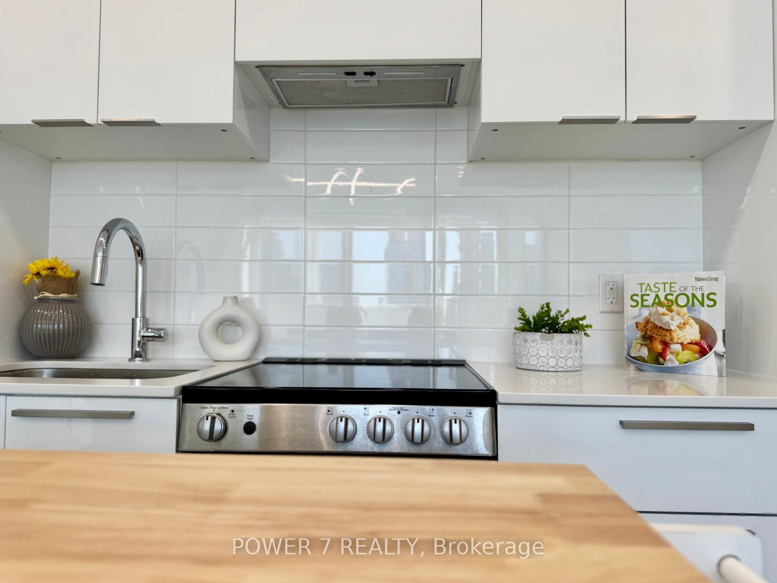 Photo 6 of Unit 3305, 501 Yonge Street, Toronto, Church-Yonge Corridor — HOMEH