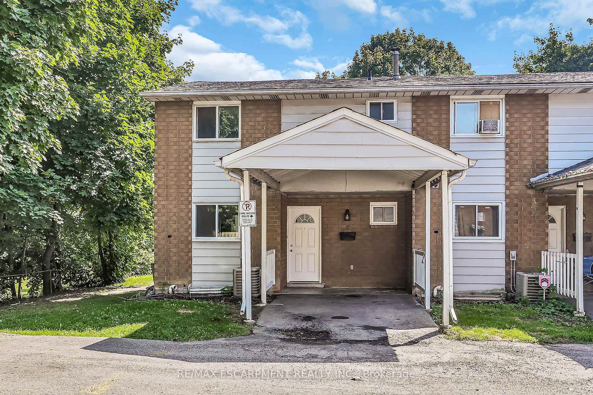 Front of Unit 8, 125 Limeridge Road W