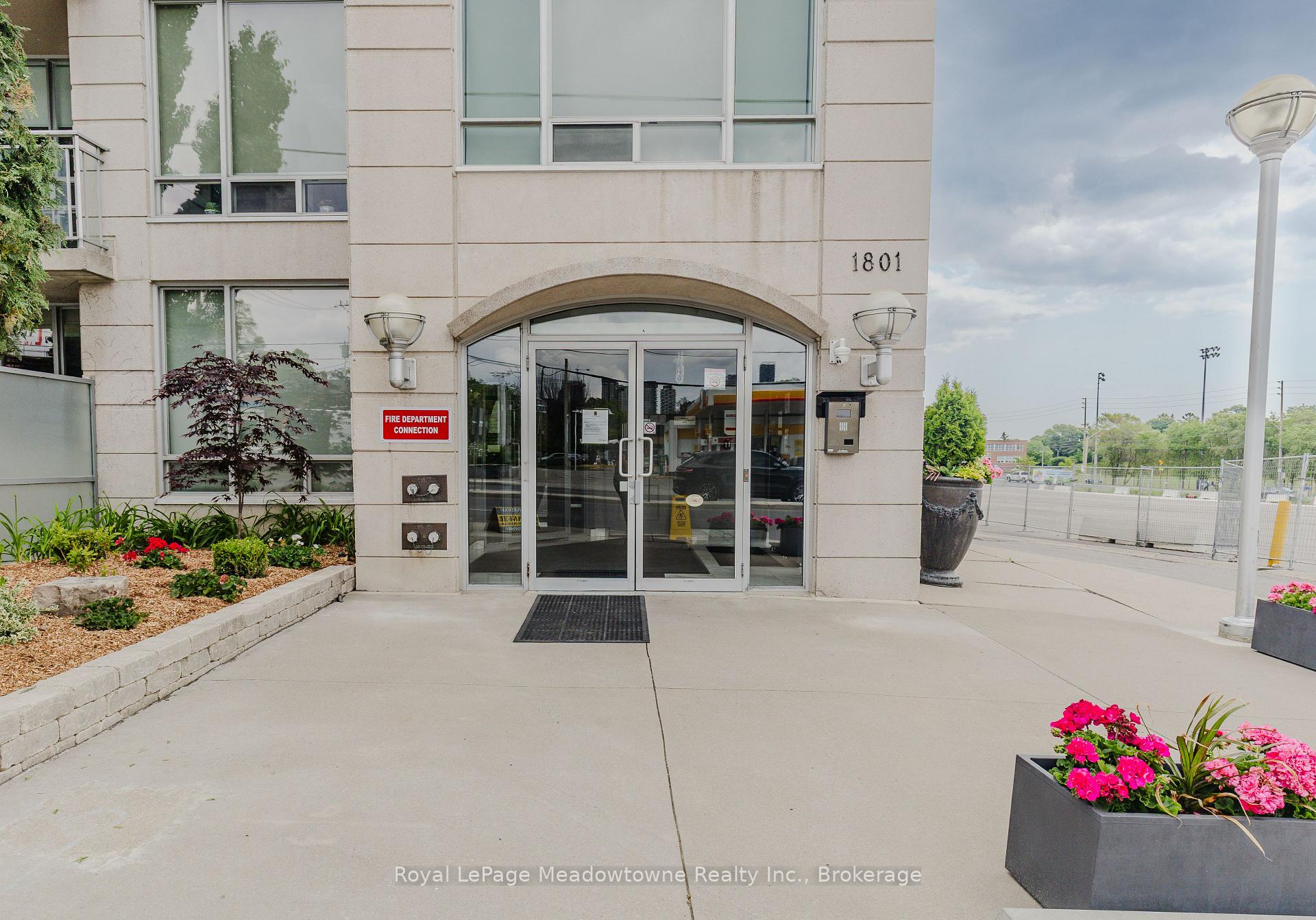 Photo 4 of Unit 511, 1801 Bayview Avenue E, Toronto, Leaside — HOMEH
