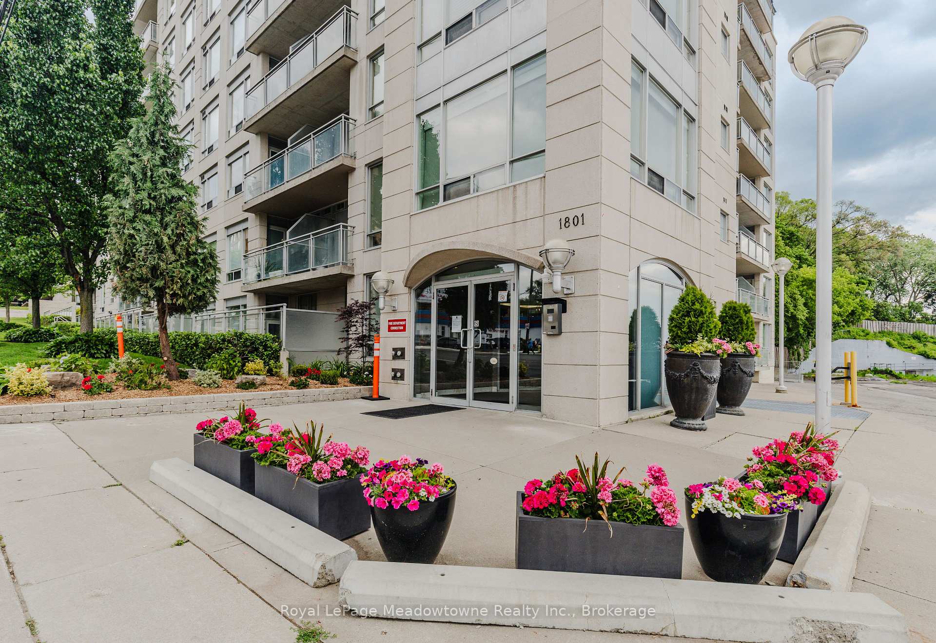 Photo 3 of Unit 511, 1801 Bayview Avenue E, Toronto, Leaside — HOMEH