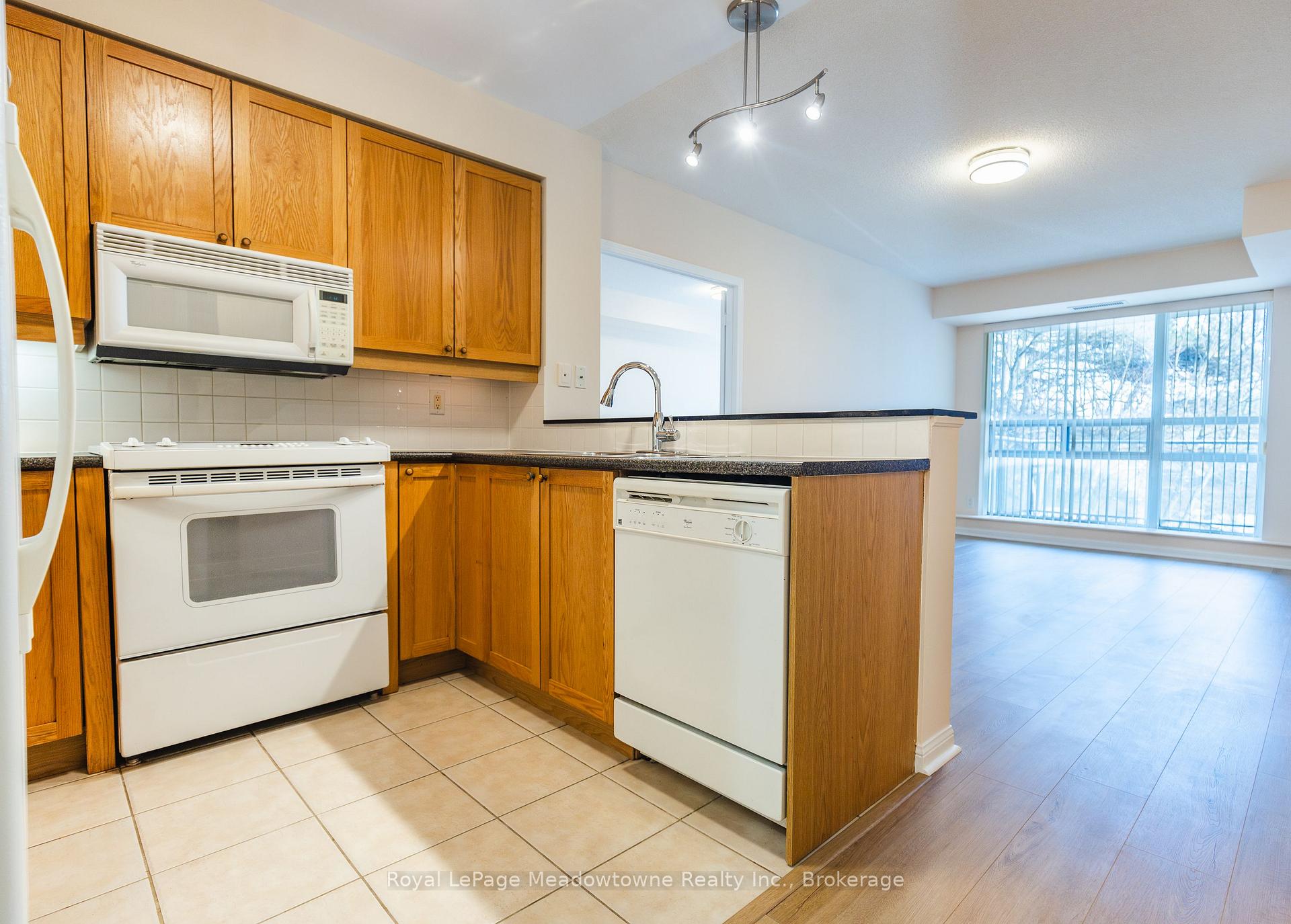 Photo 8 of Unit 511, 1801 Bayview Avenue E, Toronto, Leaside — HOMEH