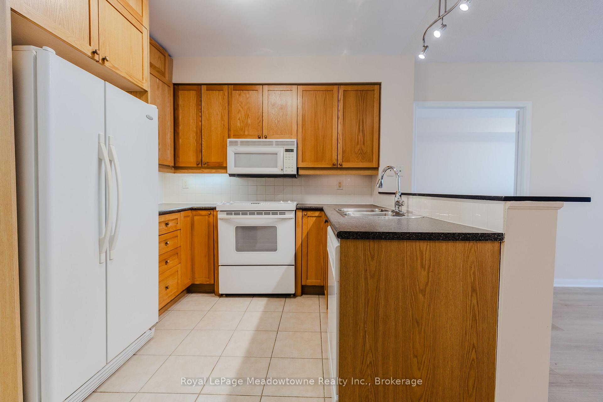 Photo 15 of Unit 511, 1801 Bayview Avenue E, Toronto, Leaside — HOMEH