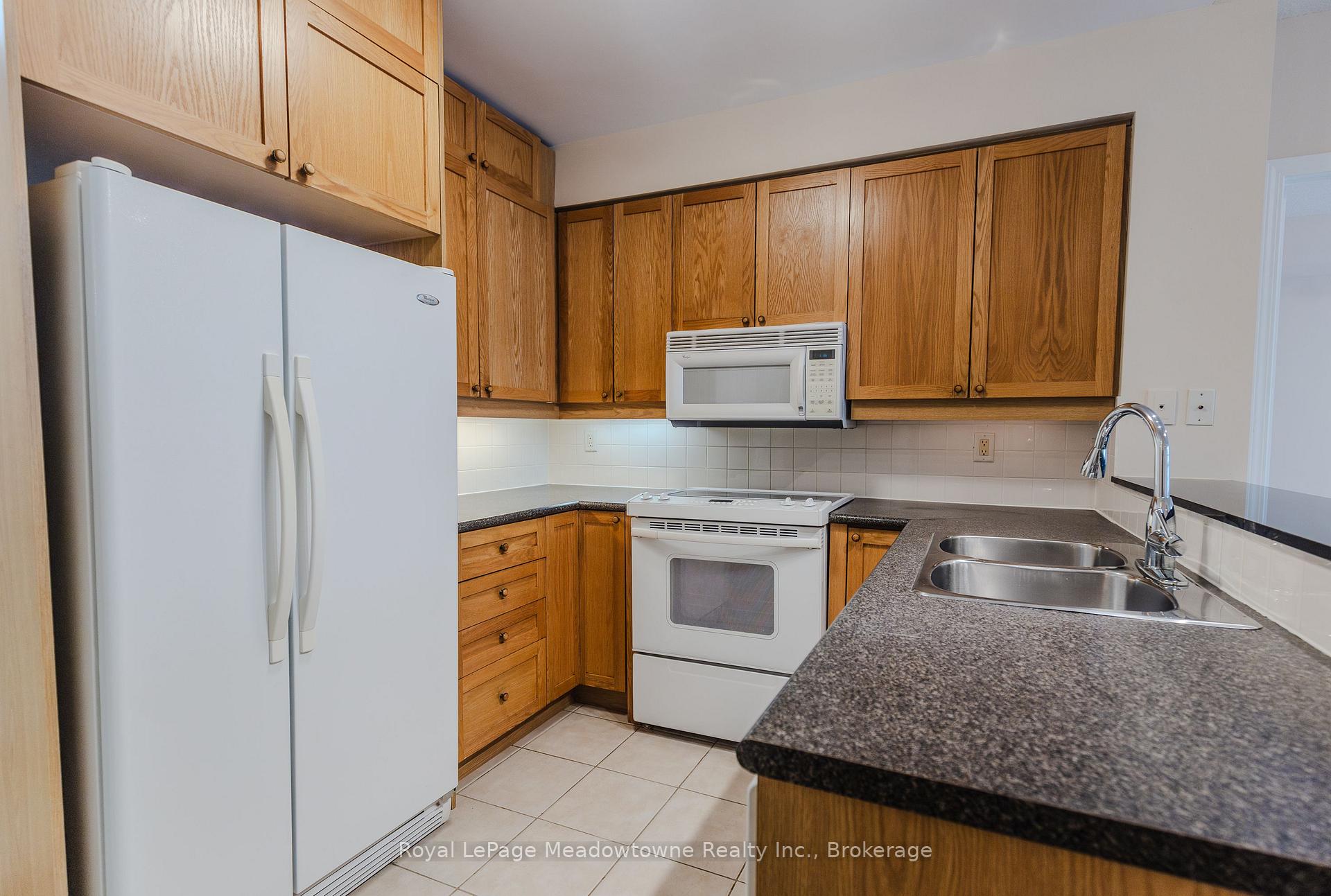 Photo 9 of Unit 511, 1801 Bayview Avenue E, Toronto, Leaside — HOMEH