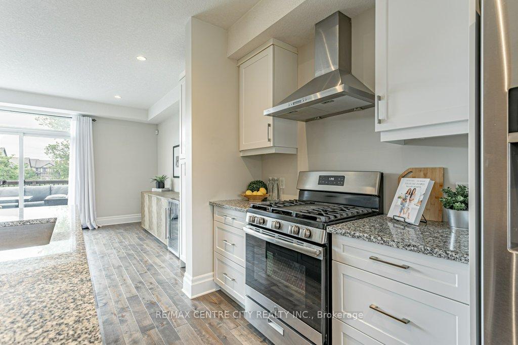Photo 12 of Unit 12, 555 Sunningdale Road E, London, North B — HOMEH