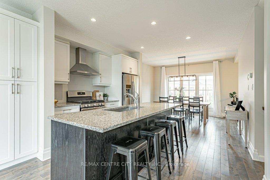 Photo 7 of Unit 12, 555 Sunningdale Road E, London, North B — HOMEH