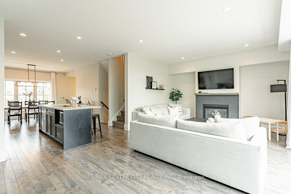 Photo 11 of Unit 12, 555 Sunningdale Road E, London, North B — HOMEH