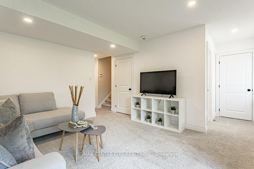 Photo 24 of Unit 12, 555 Sunningdale Road E, London, North B — HOMEH