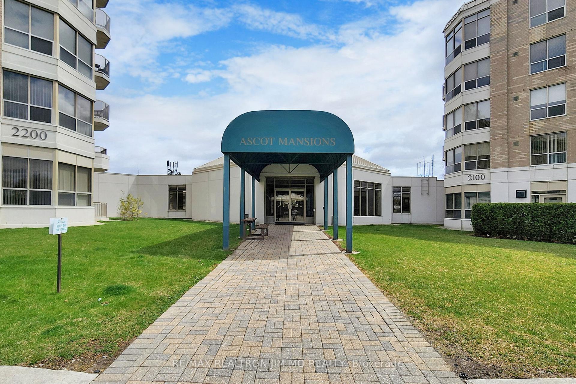 Photo 4 of Unit 307, 2200 John Street, Markham, German Mills — HOMEH