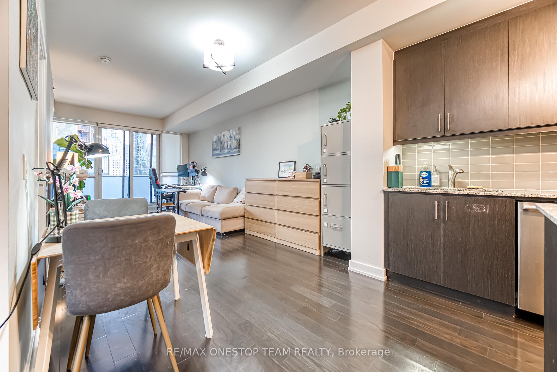 Photo 8 of Unit 1103, 1 The Esplanade, Toronto, Waterfront Communities — HOMEH