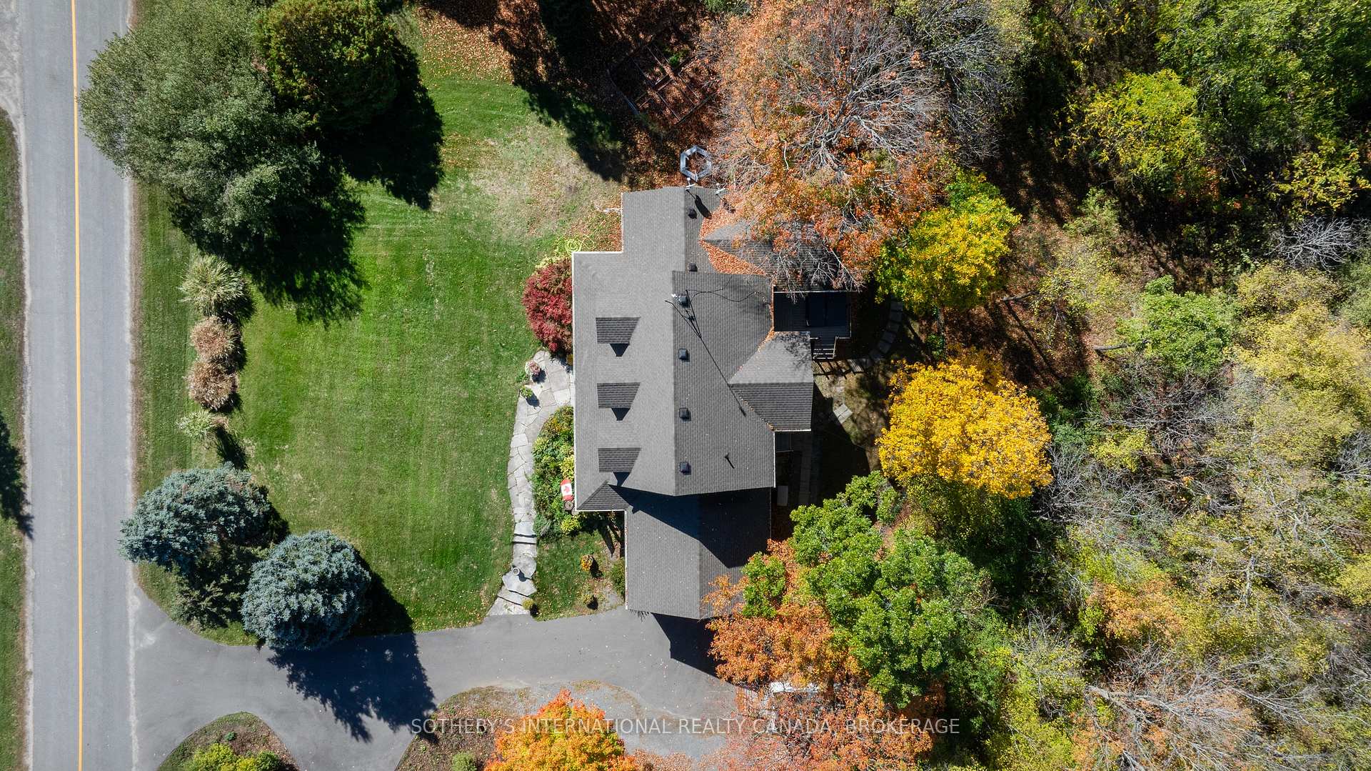 Photo 3 of 1063 Cliffside Lane, Frontenac, Frontenac South — HOMEH