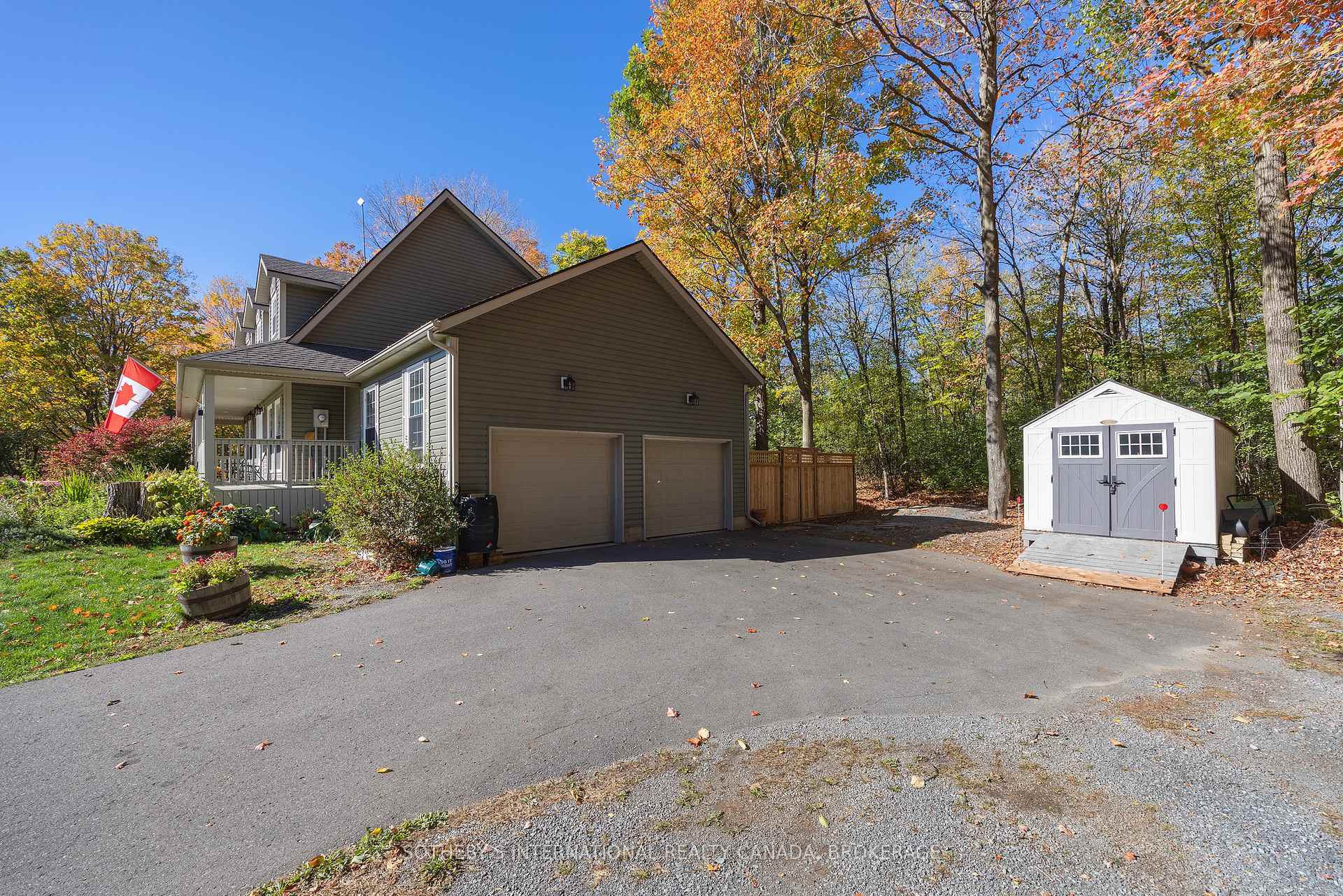 Photo 11 of 1063 Cliffside Lane, Frontenac, Frontenac South — HOMEH
