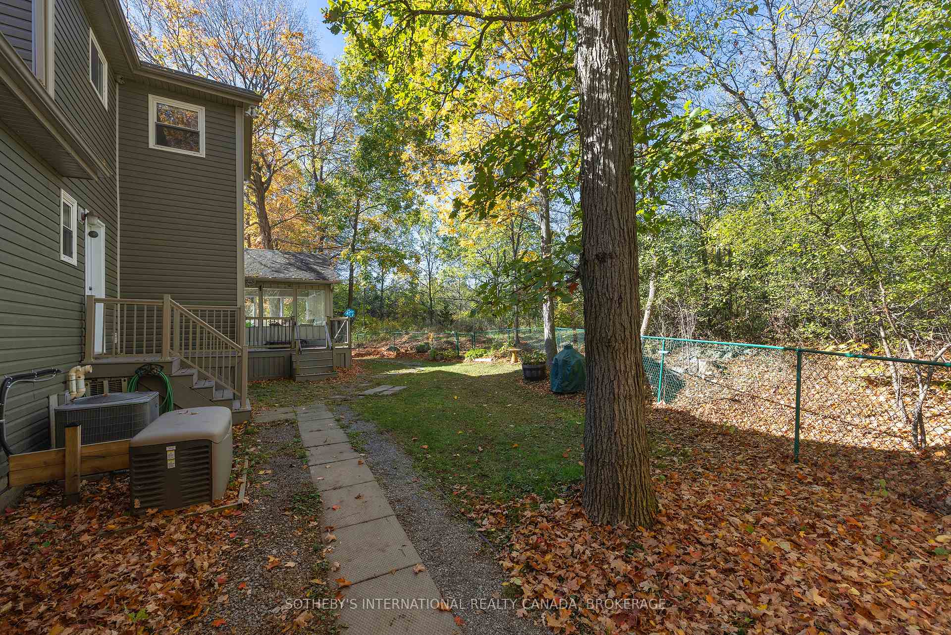 Photo 12 of 1063 Cliffside Lane, Frontenac, Frontenac South — HOMEH