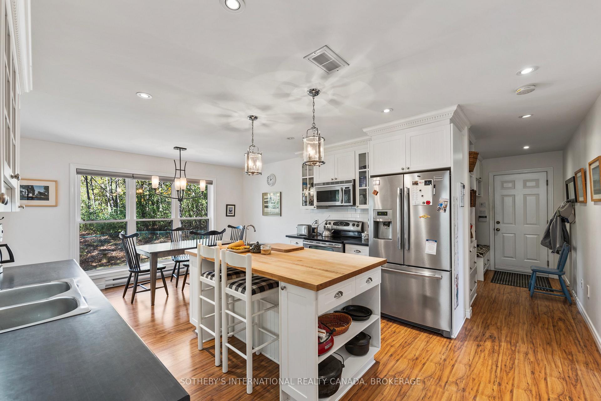 Photo 32 of 1063 Cliffside Lane, Frontenac, Frontenac South — HOMEH
