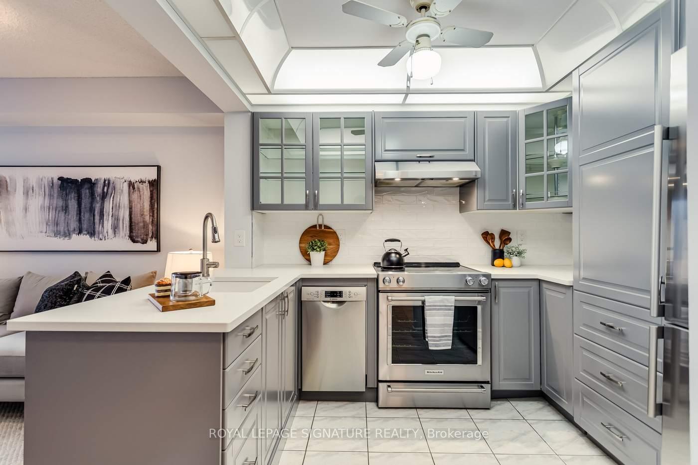 Photo 4 of Unit 311, 211 Randolph Road, Toronto, Leaside — HOMEH