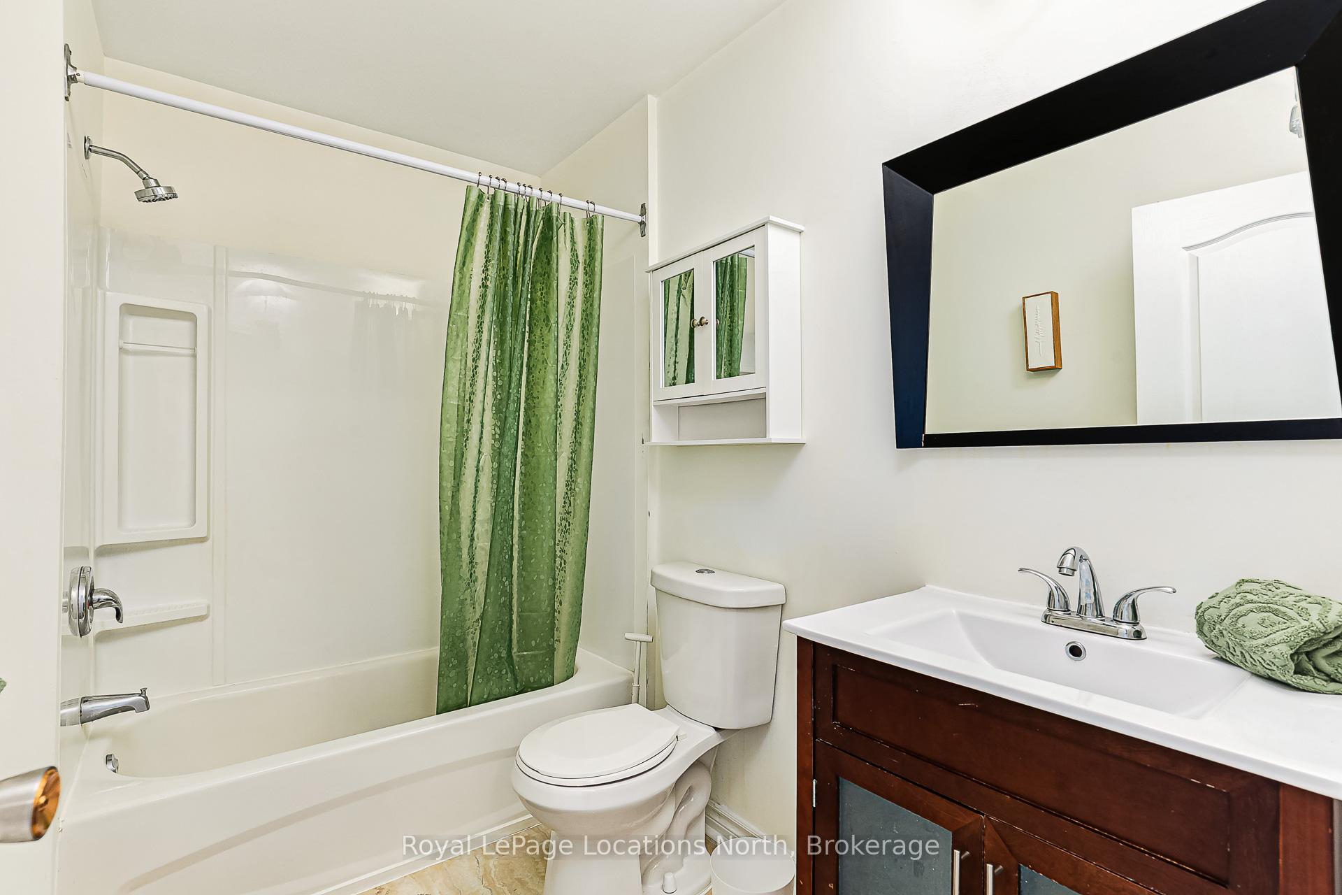 Photo 5 of 581 Tenth Street, Collingwood — HOMEH