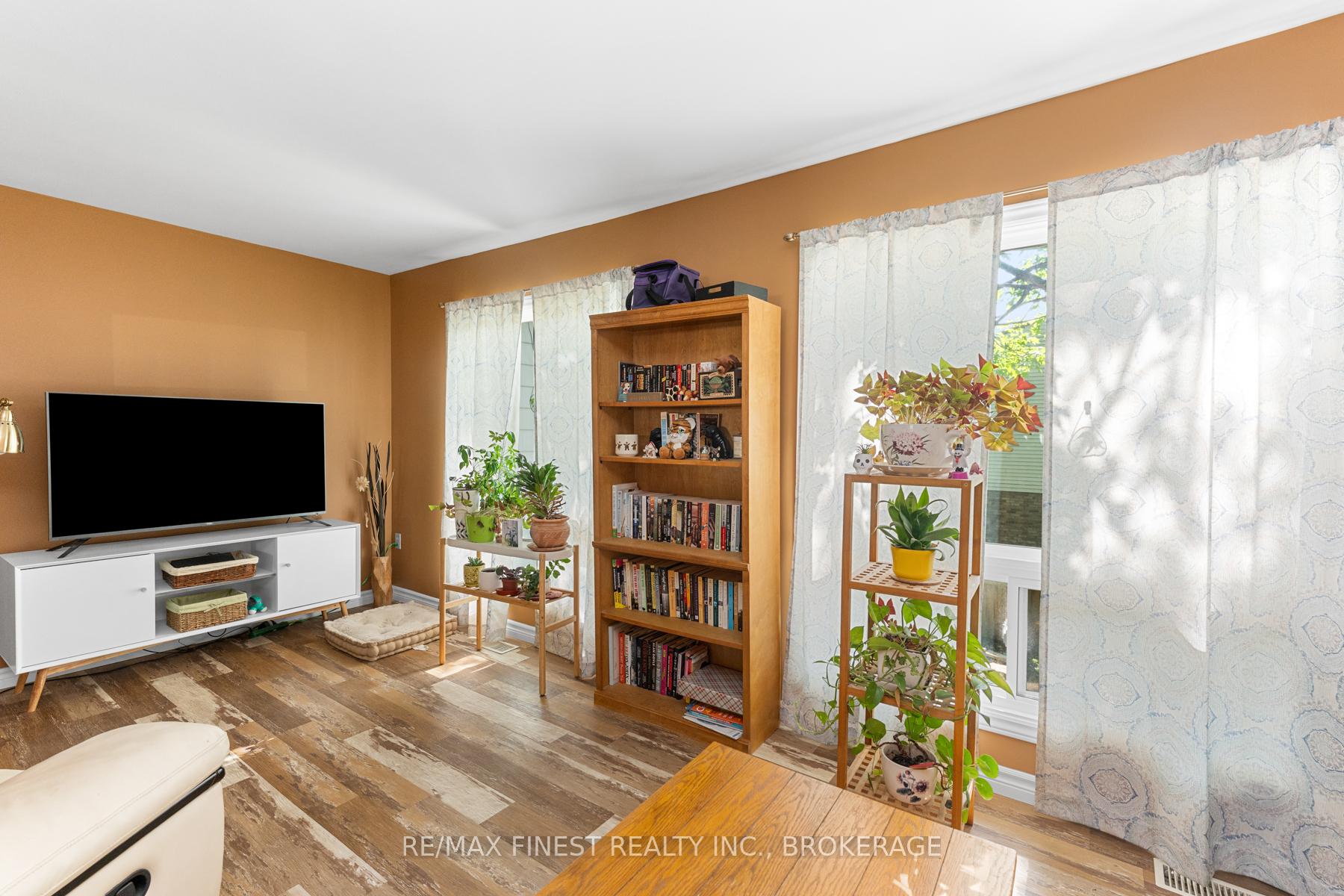 Photo 6 of 766 Ashwood Drive, Kingston — HOMEH