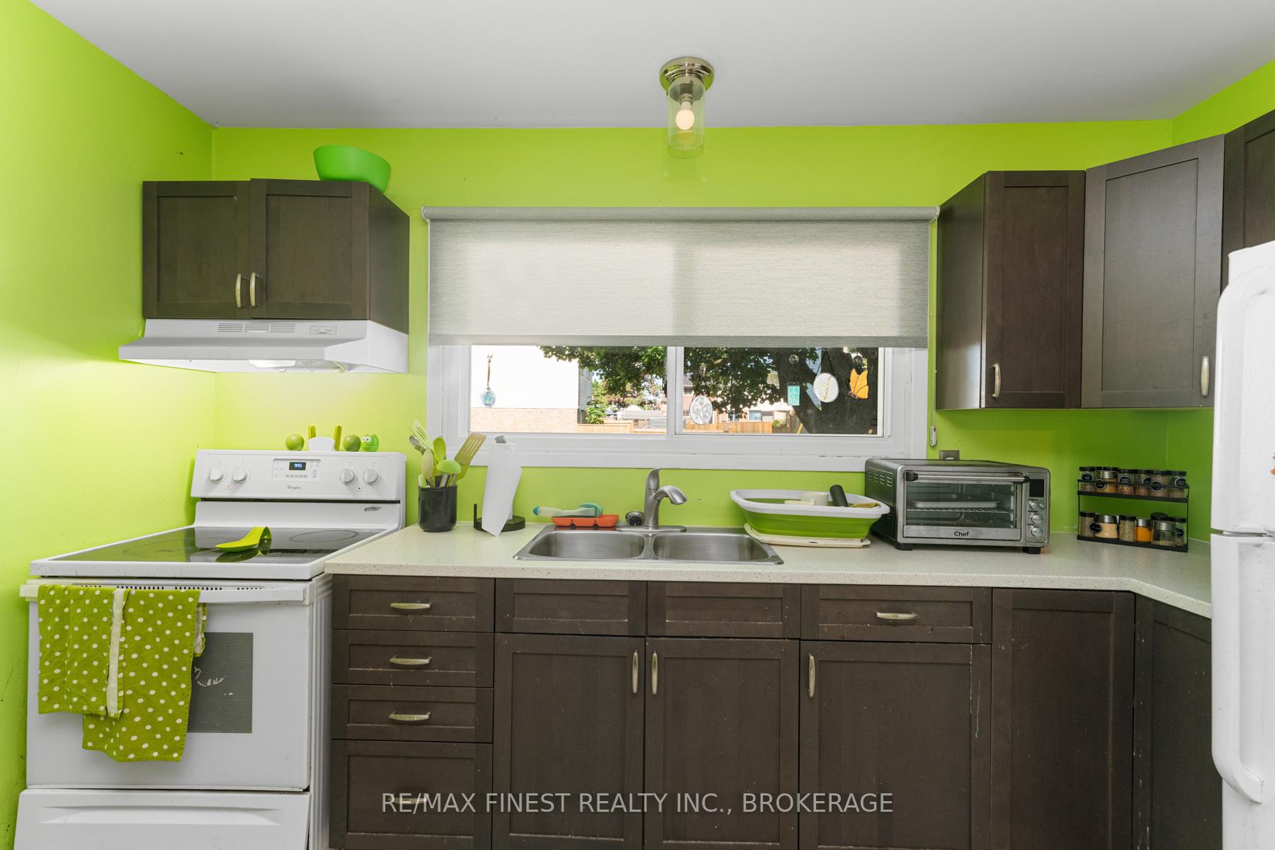 Photo 10 of 766 Ashwood Drive, Kingston — HOMEH