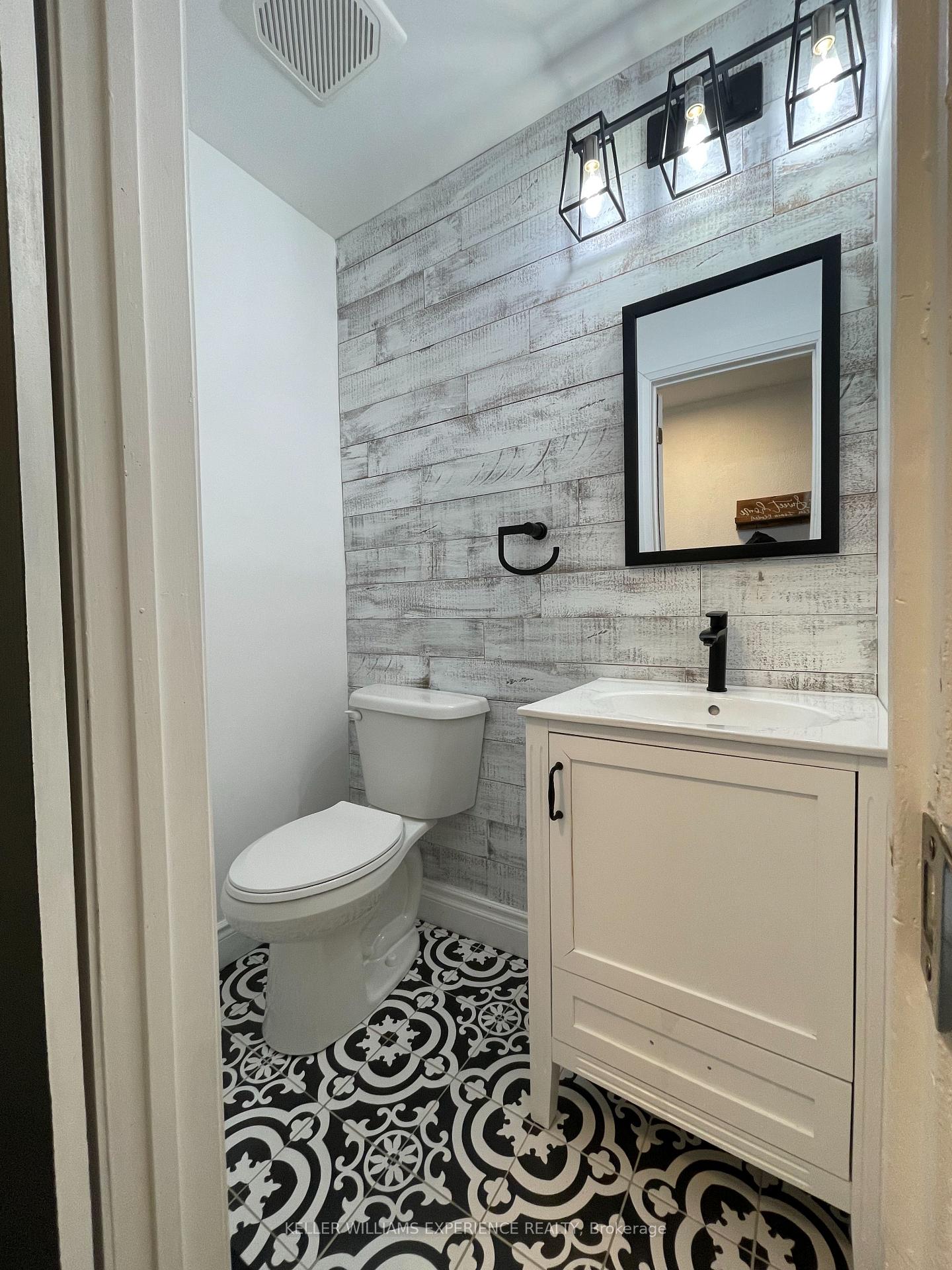 Photo 6 of Unit 28, 2 Bernick Drive, Barrie, 400 North — HOMEH