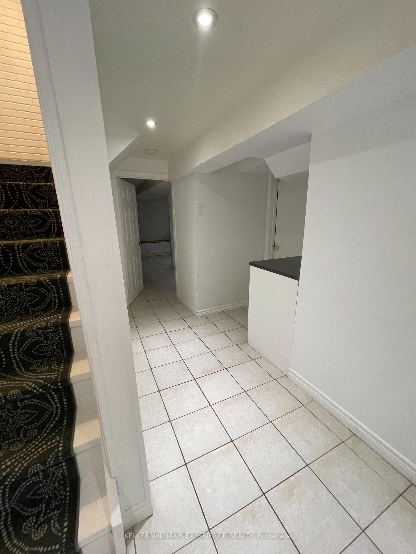 Photo 4 of Unit 28, 2 Bernick Drive, Barrie, 400 North — HOMEH