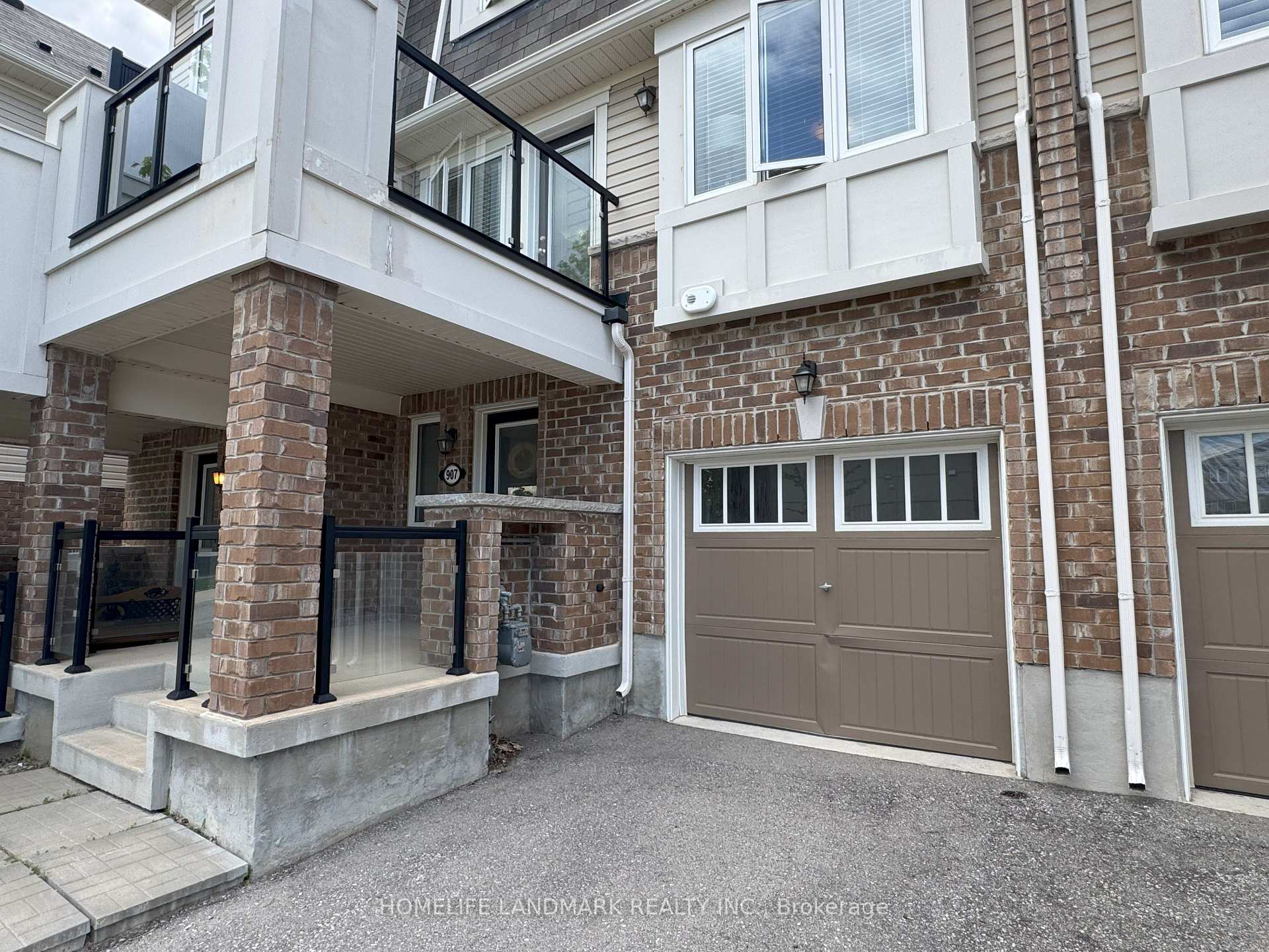 Photo 2 of 907 Apple Hill Lane, Kitchener — HOMEH