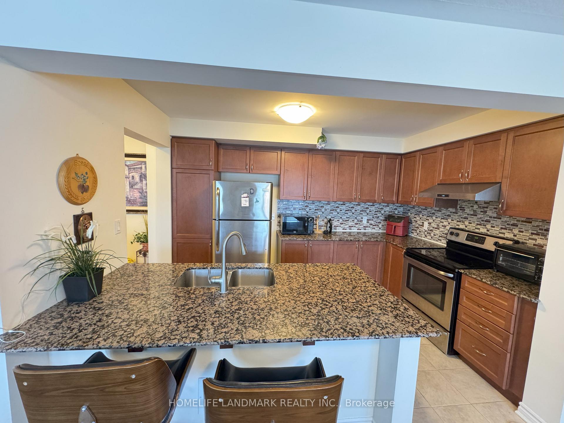 Photo 7 of 907 Apple Hill Lane, Kitchener — HOMEH