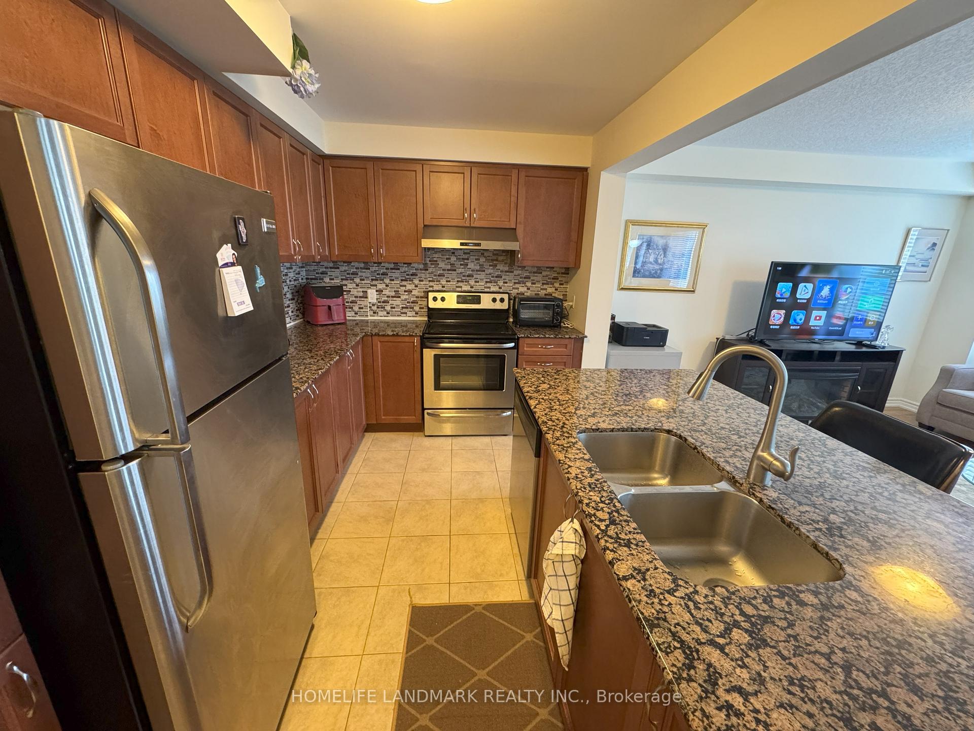 Photo 3 of 907 Apple Hill Lane, Kitchener — HOMEH