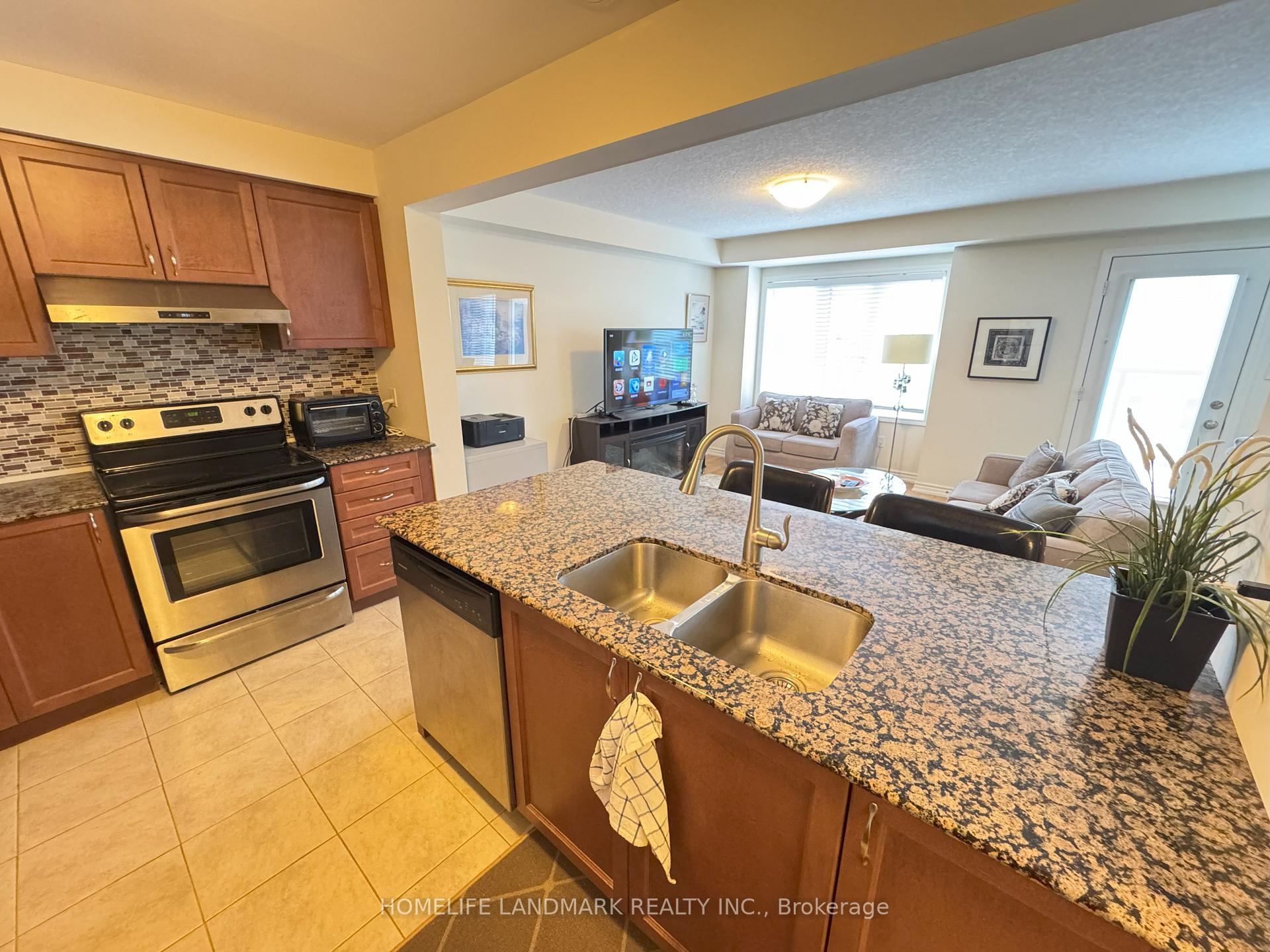 Photo 6 of 907 Apple Hill Lane, Kitchener — HOMEH