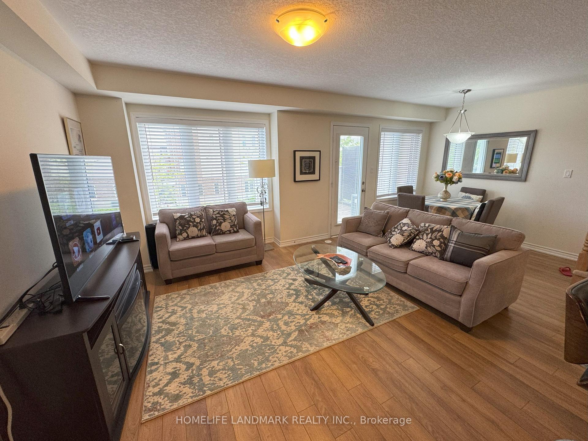 Photo 10 of 907 Apple Hill Lane, Kitchener — HOMEH