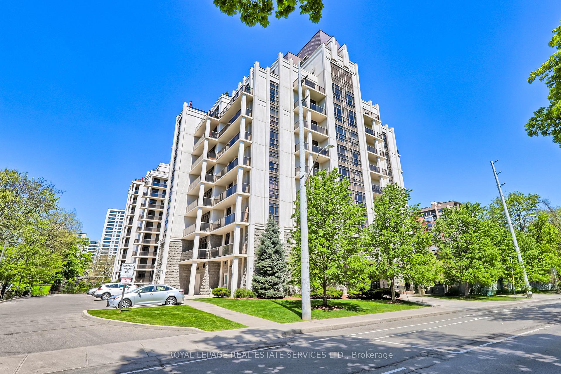 Front of Unit 304, 90 Charlton Avenue W