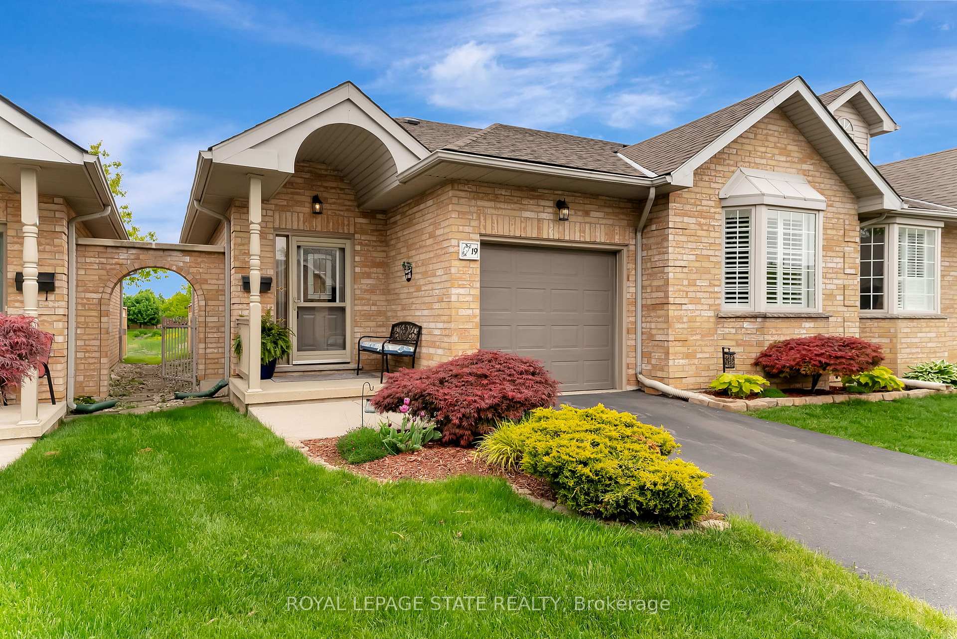 Photo 1 of 19 Critzia Drive, Hamilton, Rural Glanbrook — HOMEH