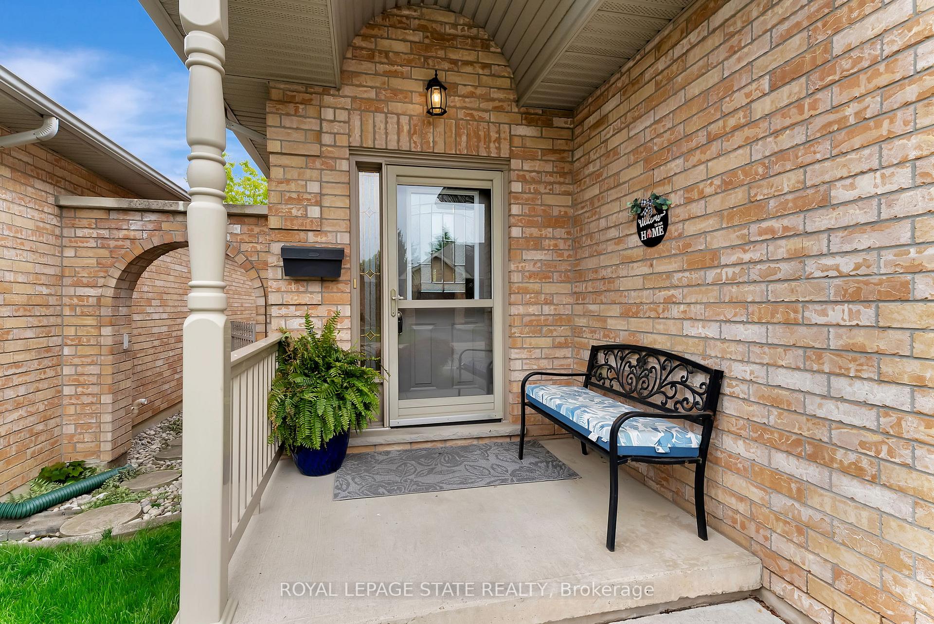 Photo 2 of 19 Critzia Drive, Hamilton, Rural Glanbrook — HOMEH