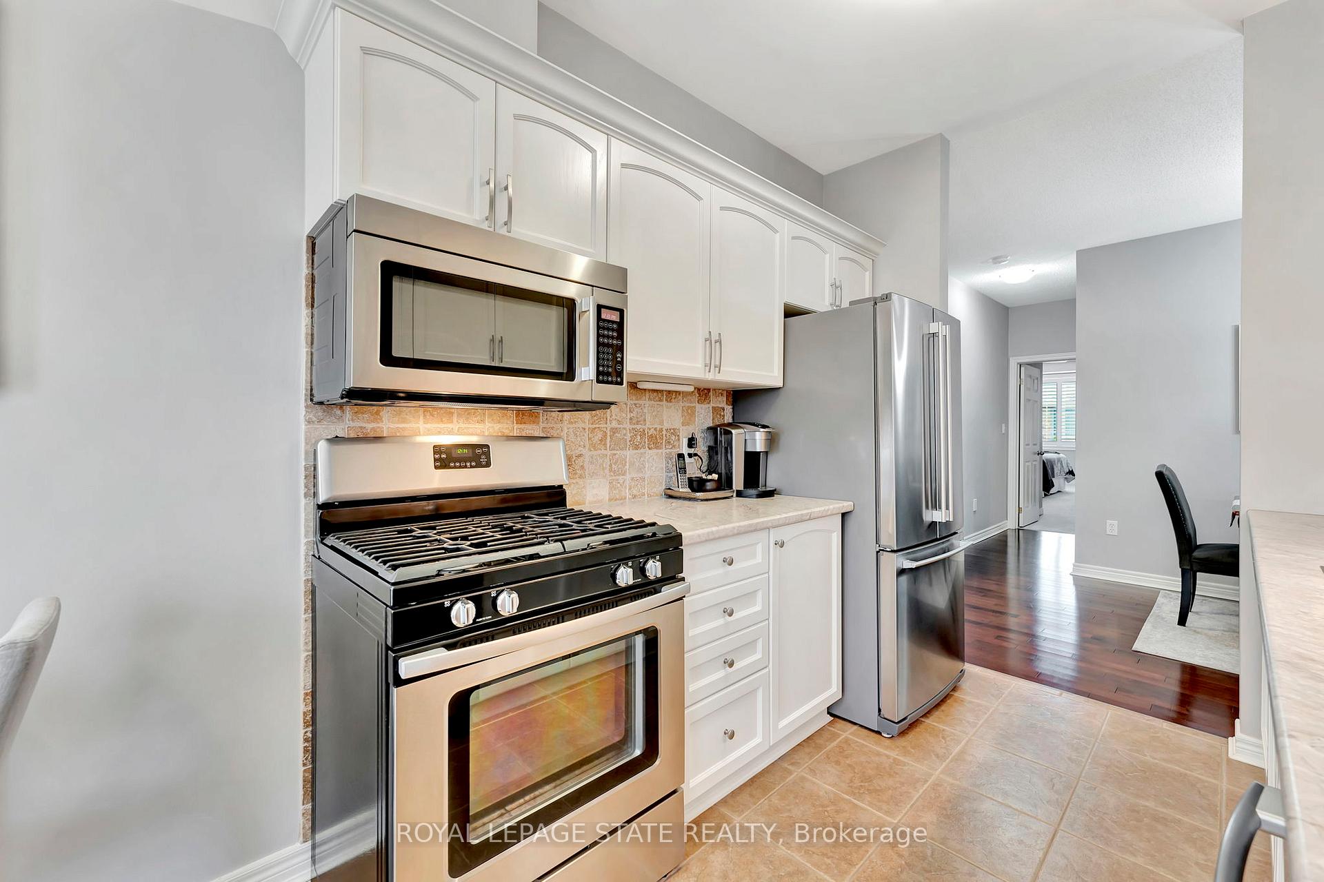 Photo 4 of 19 Critzia Drive, Hamilton, Rural Glanbrook — HOMEH