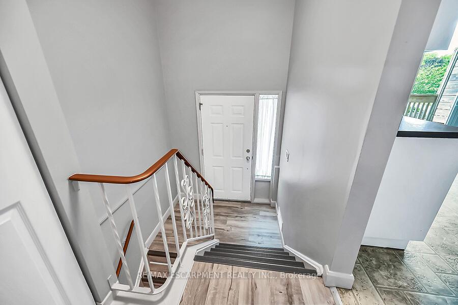 Photo 3 of Unit 47, 1115 Paramount Drive, Hamilton, Stoney Creek — HOMEH
