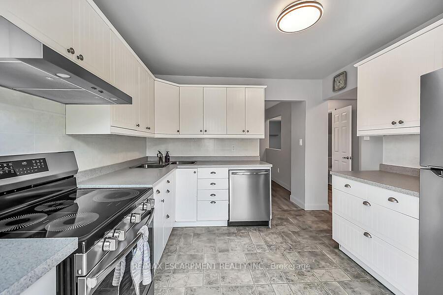 Photo 4 of Unit 47, 1115 Paramount Drive, Hamilton, Stoney Creek — HOMEH