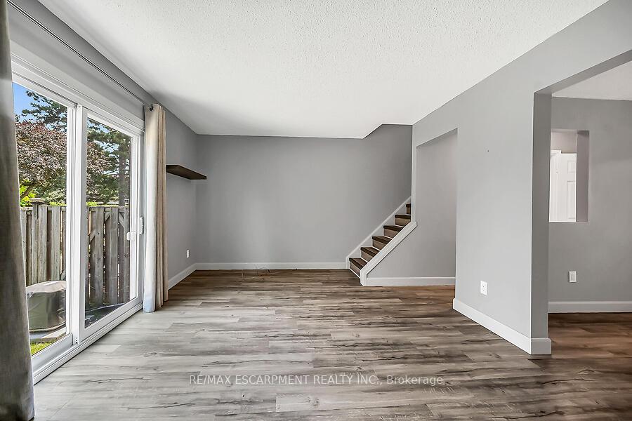 Photo 5 of Unit 47, 1115 Paramount Drive, Hamilton, Stoney Creek — HOMEH