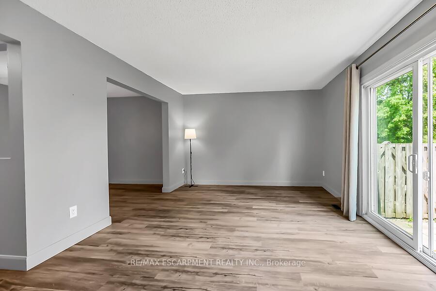 Photo 6 of Unit 47, 1115 Paramount Drive, Hamilton, Stoney Creek — HOMEH