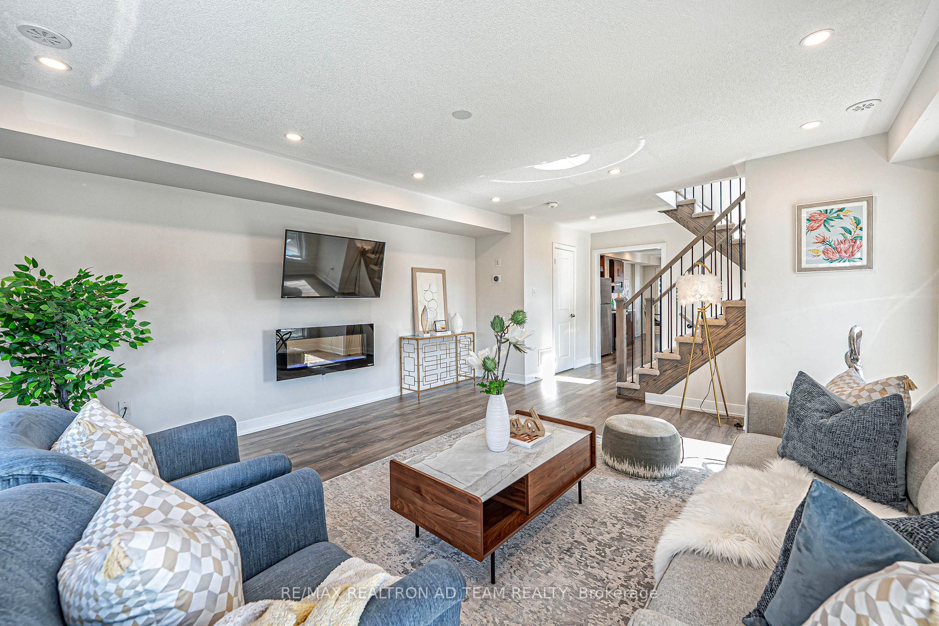 Photo 10 of 54 Shawfield Way, Whitby, Pringle Creek — HOMEH