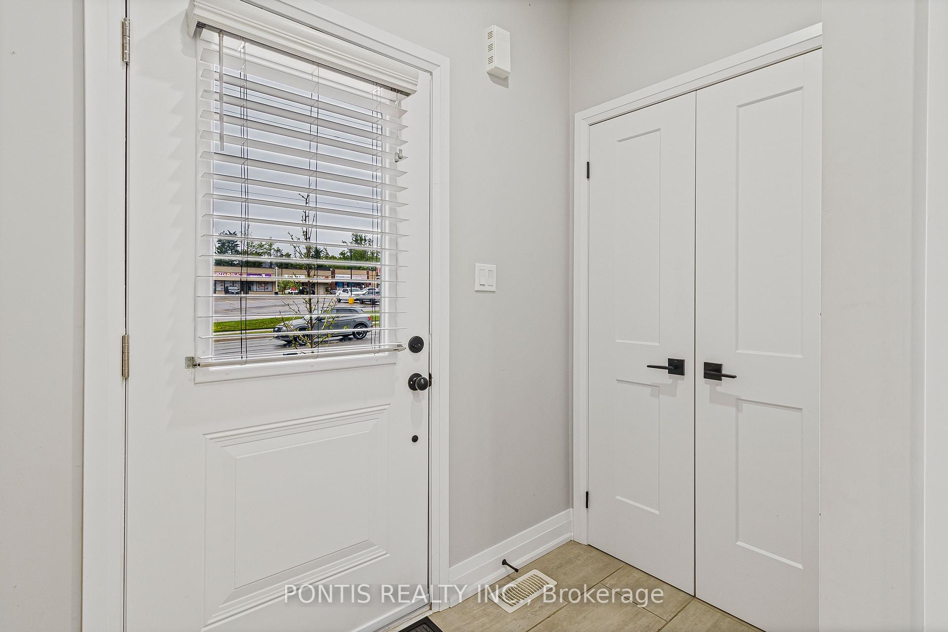 Photo 3 of Unit 18, 21 Stonehart Lane, Barrie, East Bayfield — HOMEH