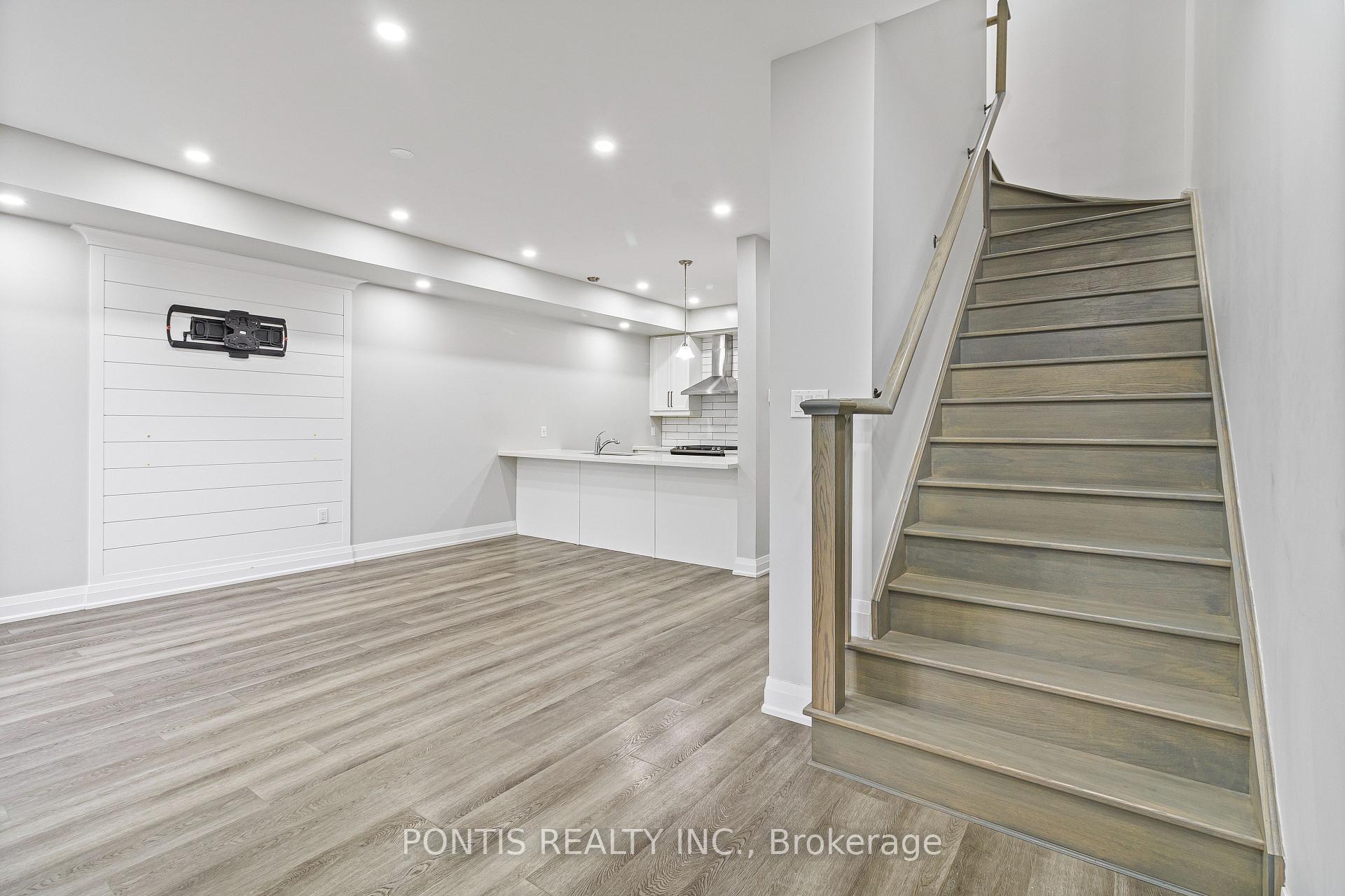 Photo 15 of Unit 18, 21 Stonehart Lane, Barrie, East Bayfield — HOMEH