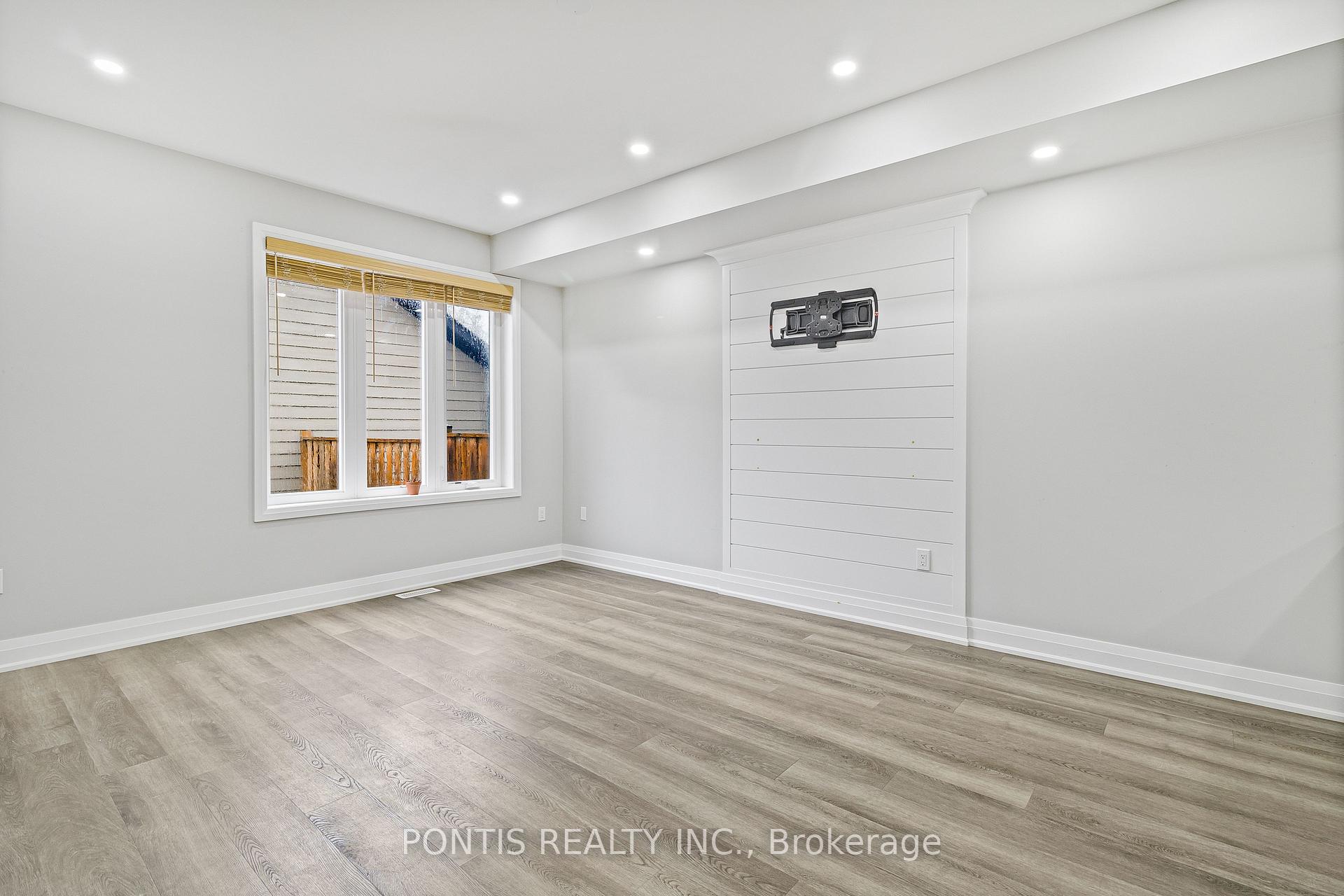 Photo 4 of Unit 18, 21 Stonehart Lane, Barrie, East Bayfield — HOMEH