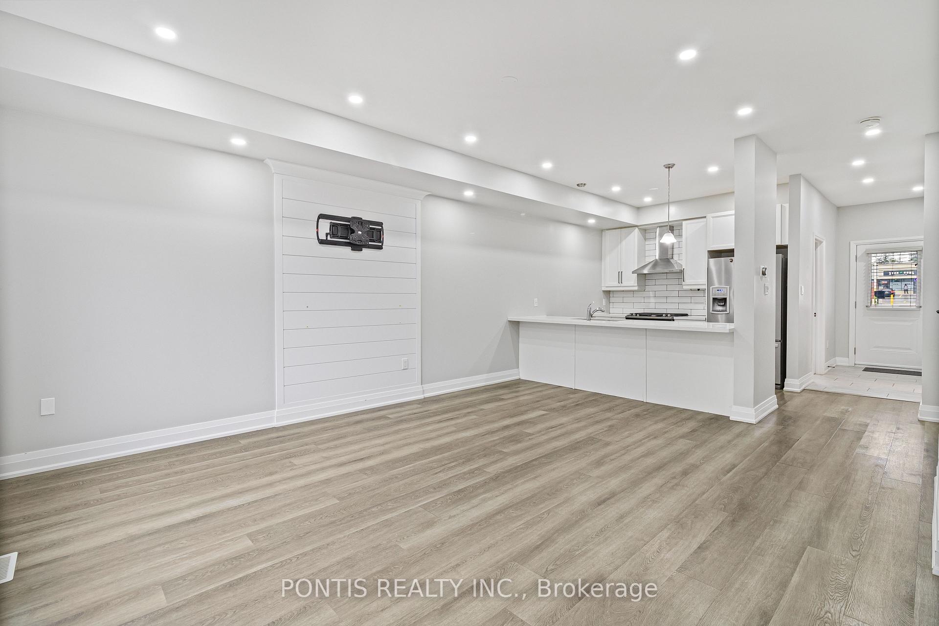Photo 12 of Unit 18, 21 Stonehart Lane, Barrie, East Bayfield — HOMEH
