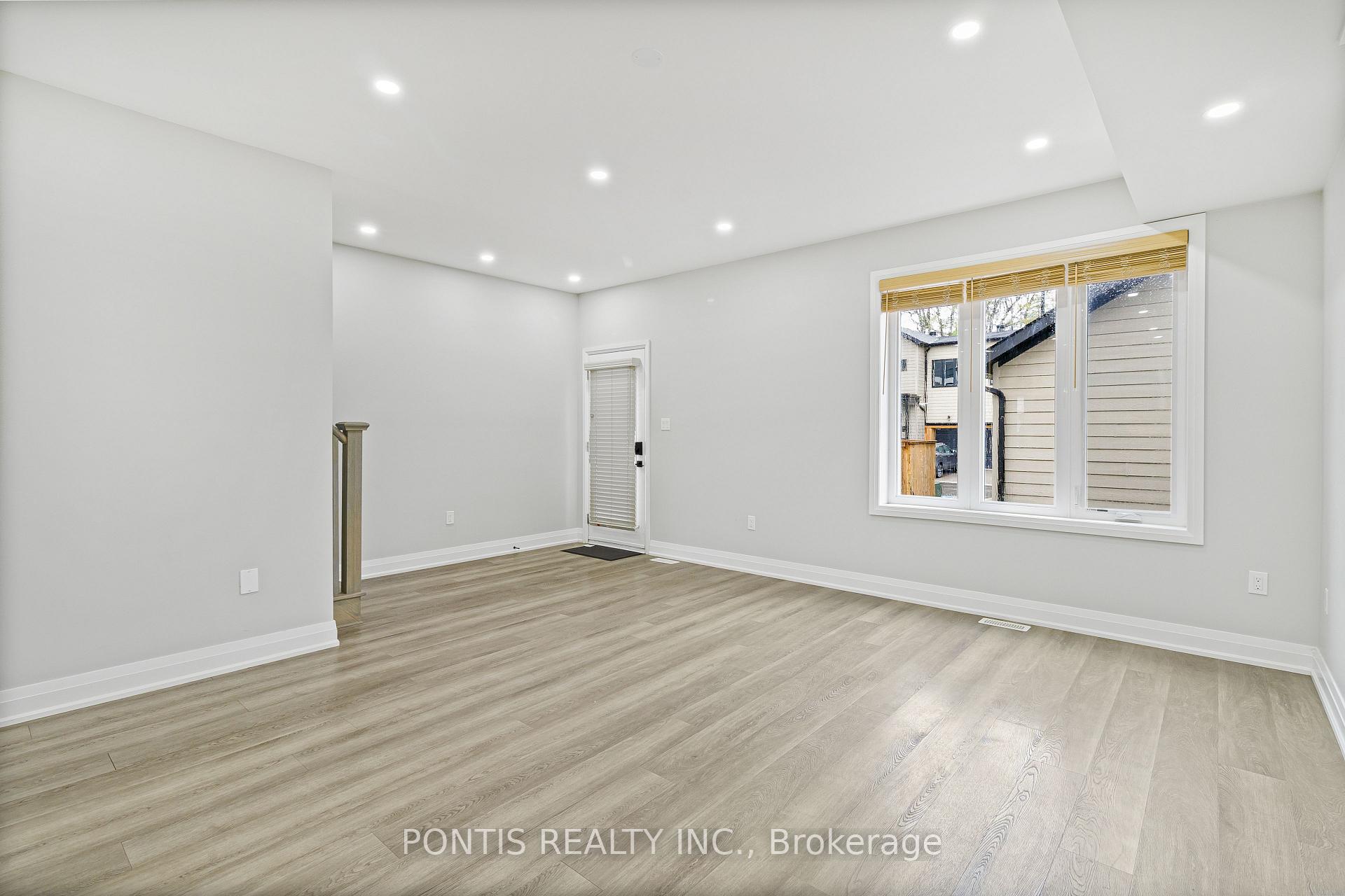 Photo 16 of Unit 18, 21 Stonehart Lane, Barrie, East Bayfield — HOMEH
