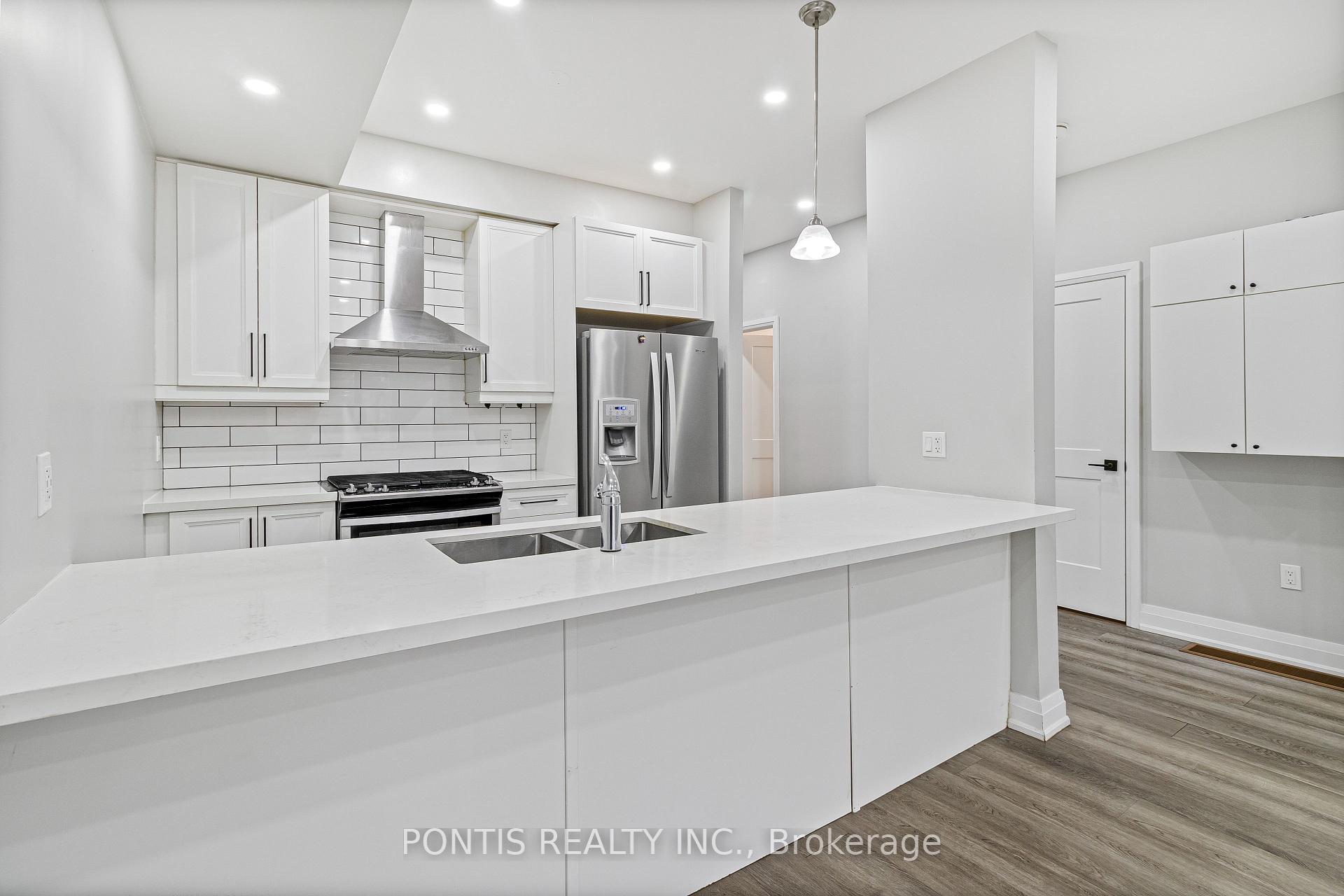 Photo 13 of Unit 18, 21 Stonehart Lane, Barrie, East Bayfield — HOMEH