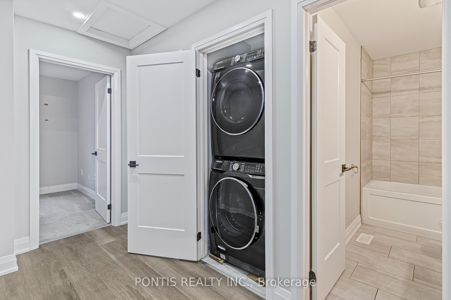 Photo 9 of Unit 18, 21 Stonehart Lane, Barrie, East Bayfield — HOMEH